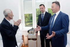 2432f700ec2fd18887ec