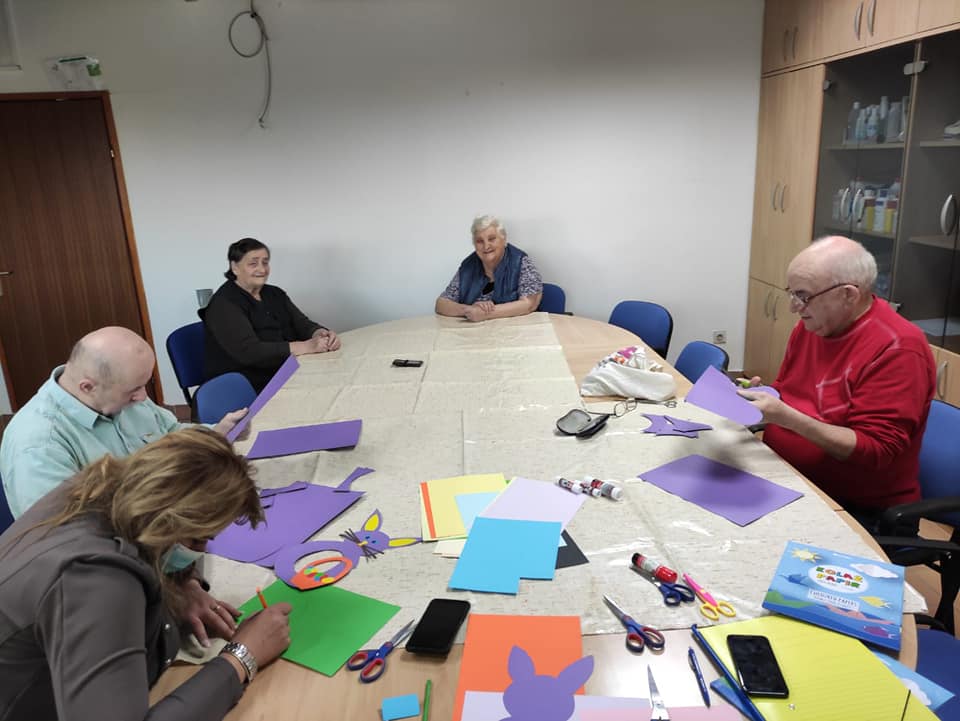 Ukrasne dekoracije i čestitke za nadolazeće blagdane