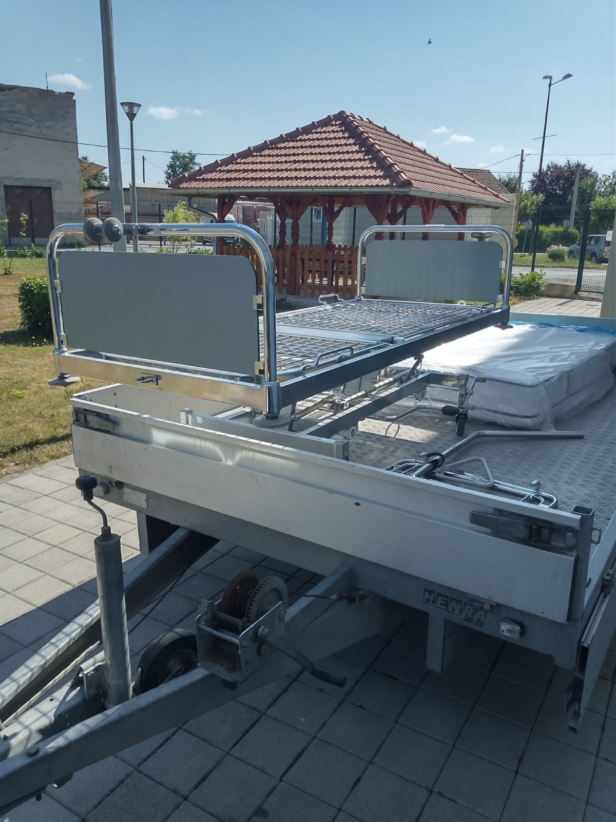 Od srca se zahvaljujemo gospodinu Tomislavu Mamiću na donaciji medicinskog kreveta Domu za starije osobe u Glini.