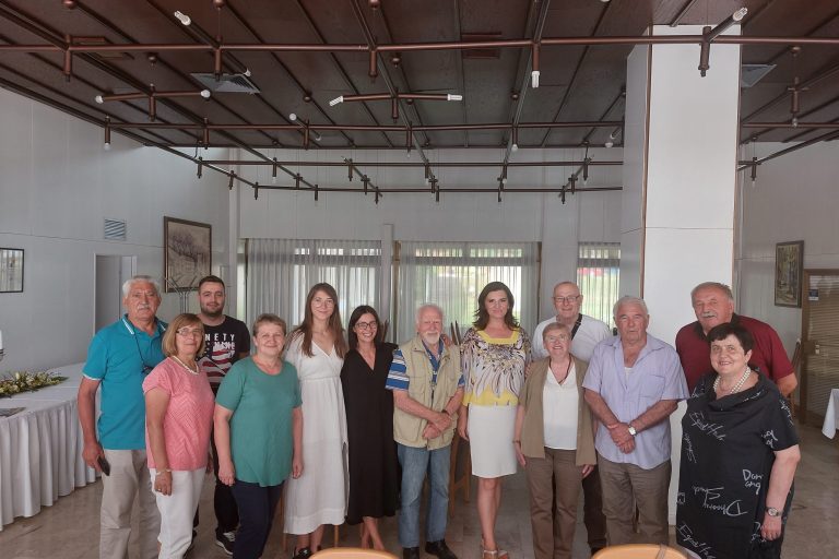 Posjet kazališne amaterske družbe iz Kutine i Gline Domu za starije osobe Glina