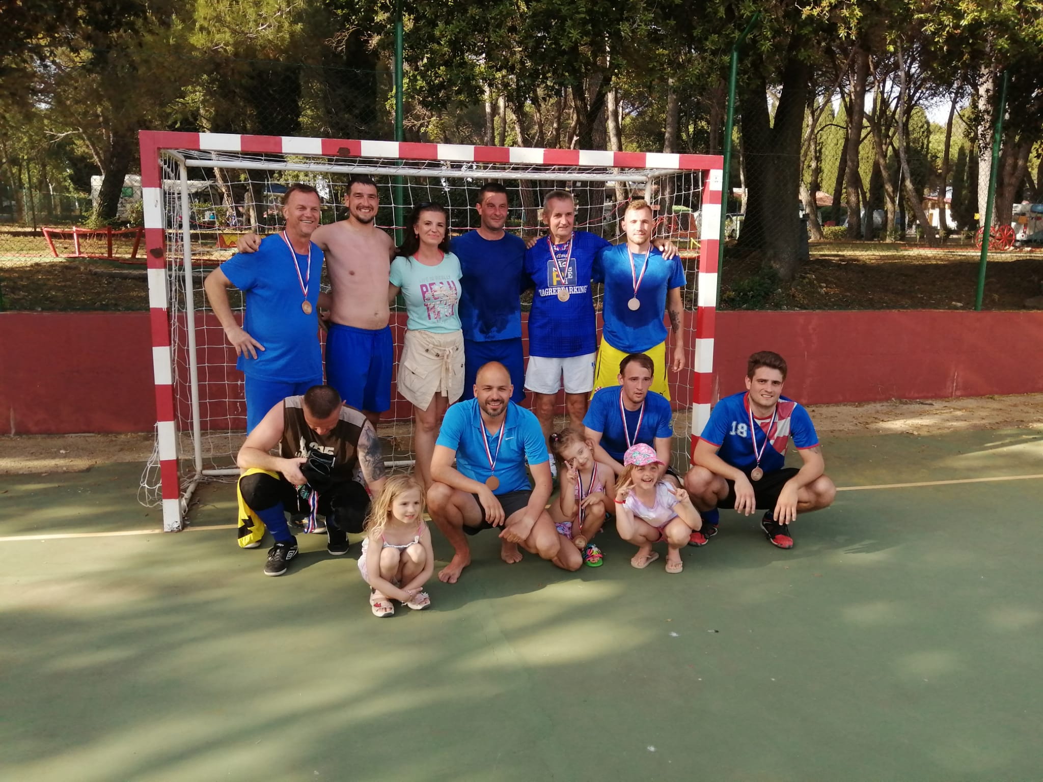 IMAMO ZLATO I BRONCU