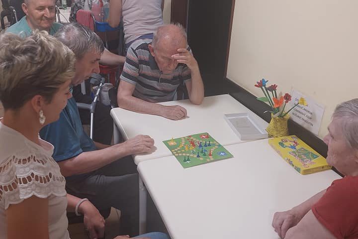 Zabavno druženje korisnika uz društvene igre