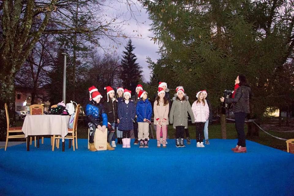 ZAJEDNIČKO KIĆENJE BORA