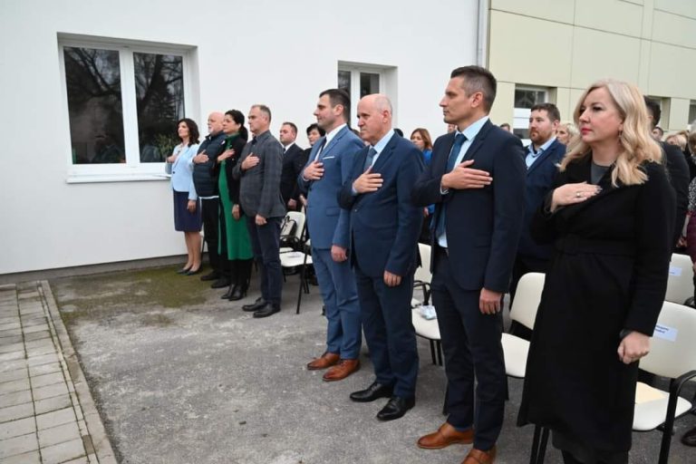 𝐒𝐕𝐄𝐂̌𝐀𝐍𝐎 𝐎𝐓𝐕𝐎𝐑𝐄𝐍𝐀 𝐎𝐁𝐍𝐎𝐕𝐋𝐉𝐄𝐍𝐀 𝐙𝐆𝐑𝐀𝐃𝐀 𝐃𝐎𝐌𝐀 𝐙𝐀 𝐒𝐓𝐀𝐑𝐈𝐉𝐄 𝐎𝐒𝐎𝐁𝐄 𝐆𝐋𝐈𝐍𝐀