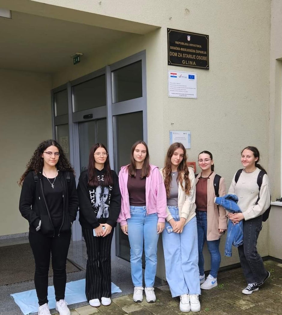 Volonterke Srednje škole Glina u posjeti