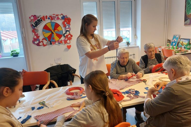 Posjet - djeca Osnovne škole Glina