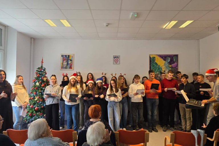 BOŽIĆNI KONCERT SREDNJE ŠKOLE GLINA