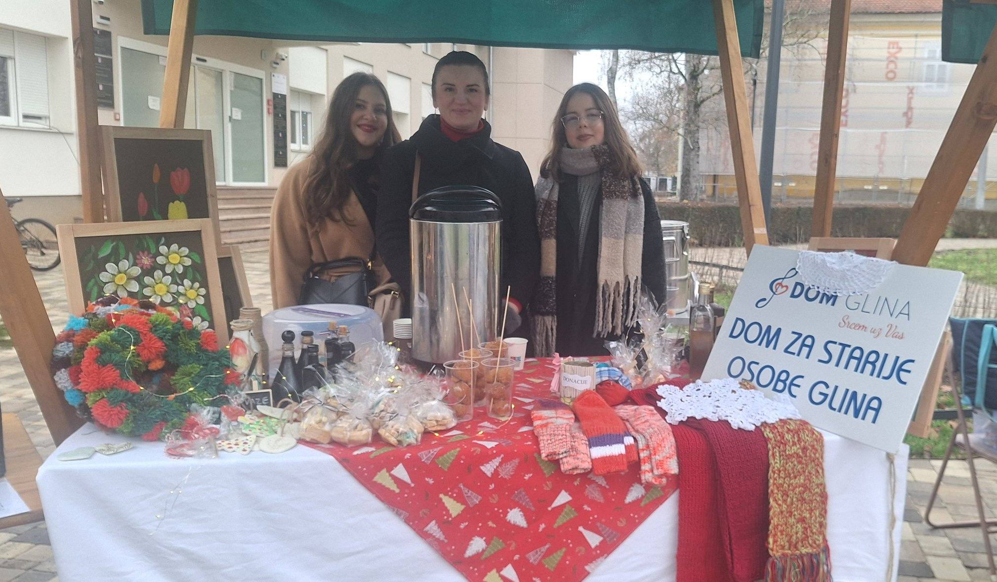 599461751_1356089802982876_5751617408531458275_n BOŽIČNI SAJAM