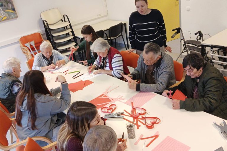 KREATIVNA RADIONICA S VOLONTERIMA