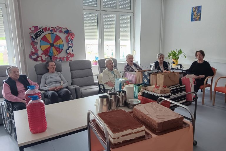 Rođendani naših korisnika uz poklone, tortu i pjesmu